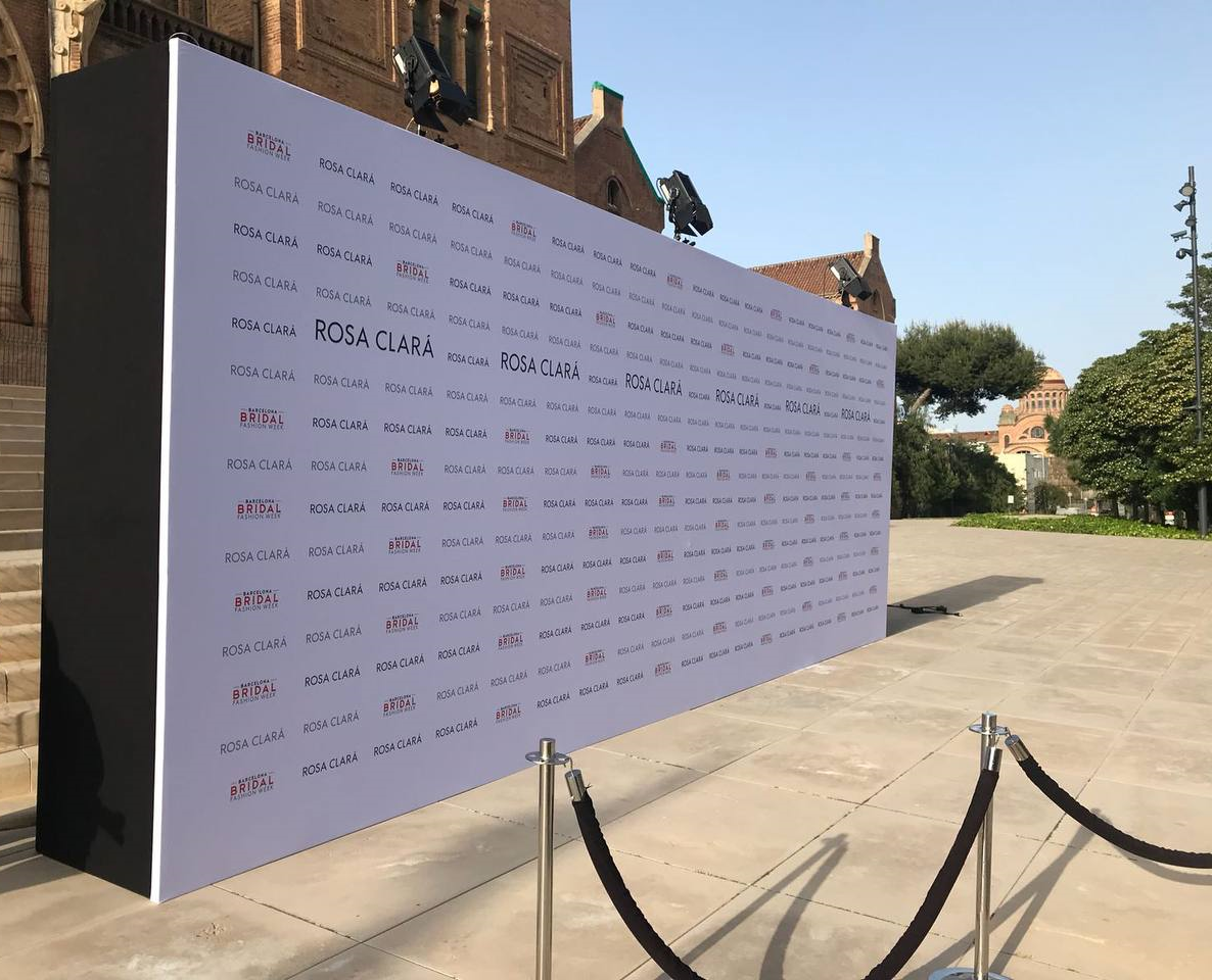 This is a fantastic option if your event needs a greater presence and visualization. This one was used for the Bridal Fashion Week in Barcelona.