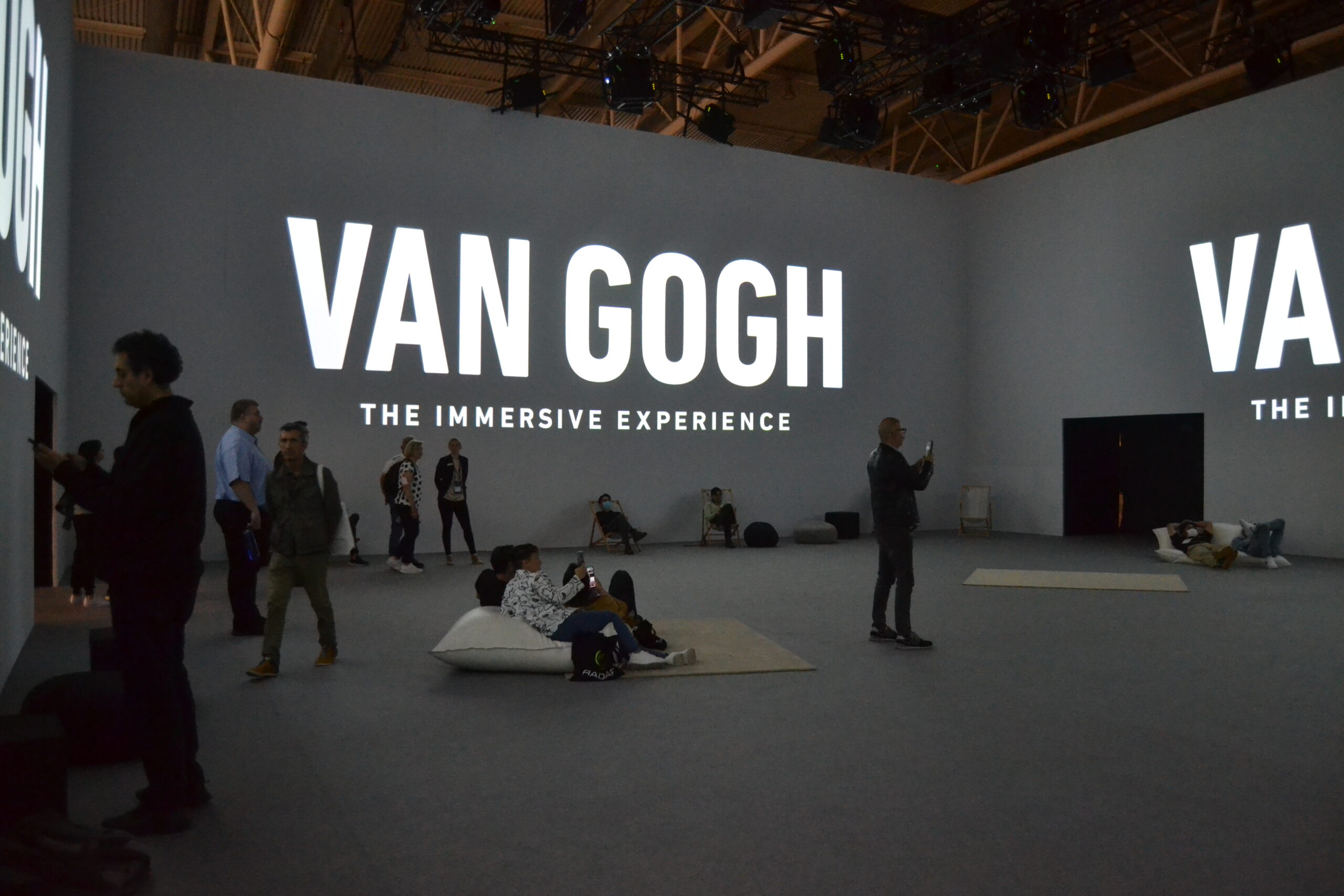 Immersive Room - ISE Immersive Art Experience - Van Gogh
