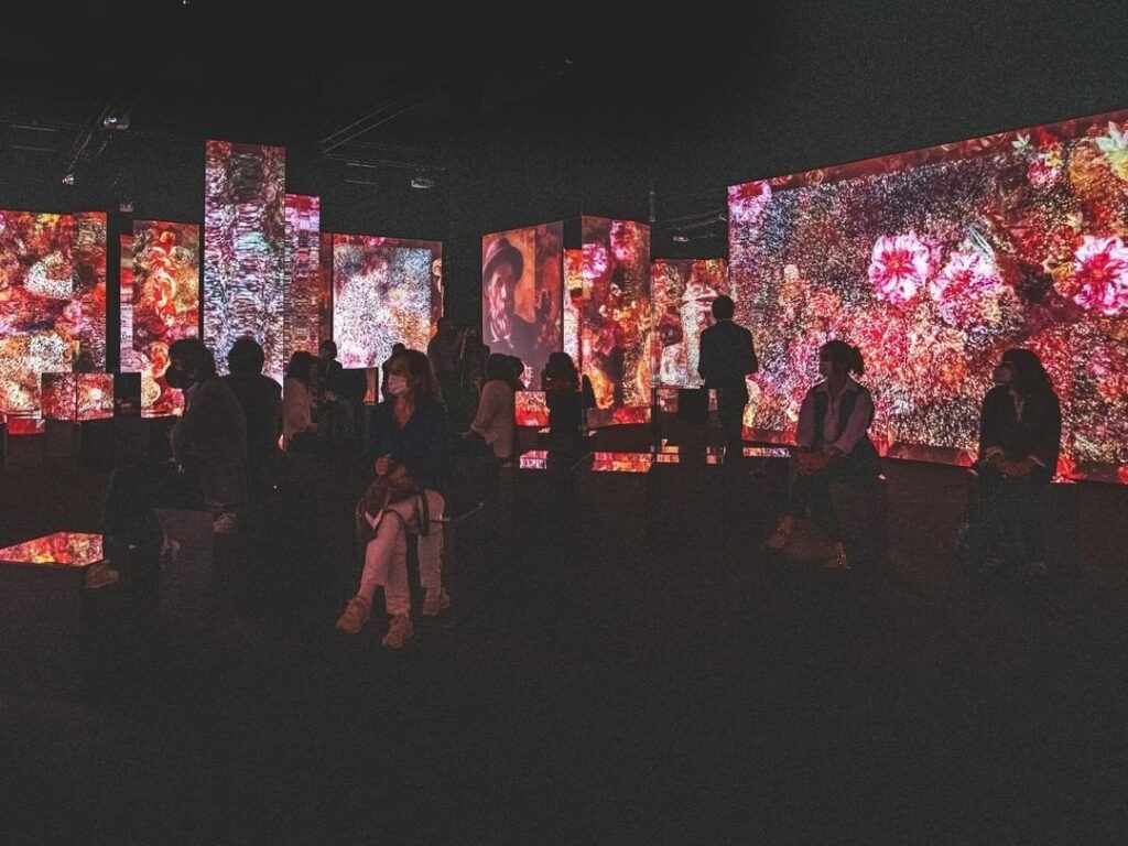 Giant Projection Screens for Immersive Exhibition - backdrop system AV drop Immersive Ausstellung 'Impresionistas'