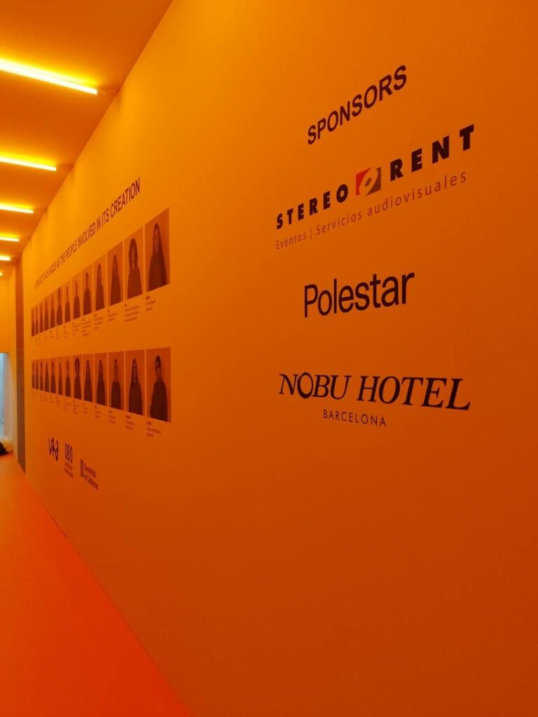 LR3 Experience For 080 BCN Fashion Week - backdrop system AV drop Side of the exit hallway with print. - LR3 Experience.