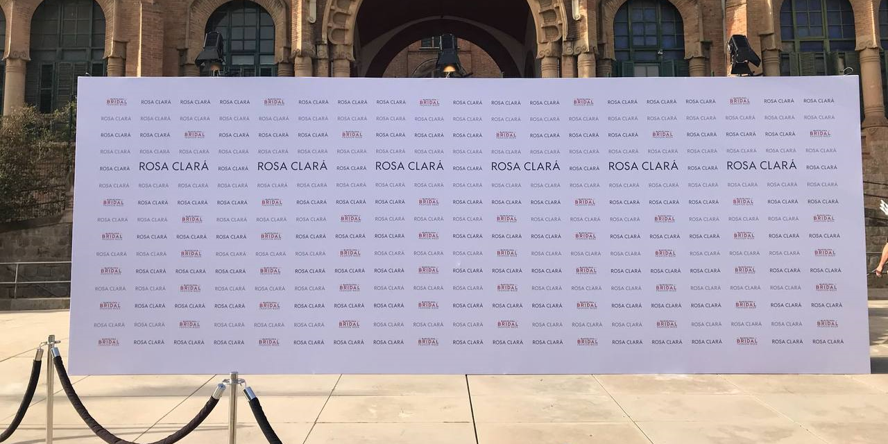 Fond de Photocall: Le Guide Ultime pour Créer un Photocall Spectaculaire - backdrop system AV drop Fond de Photocall