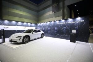 Structures for Events. Wall Dividers joined together to create a 90-degree angle. xEV Trend Korea 2022